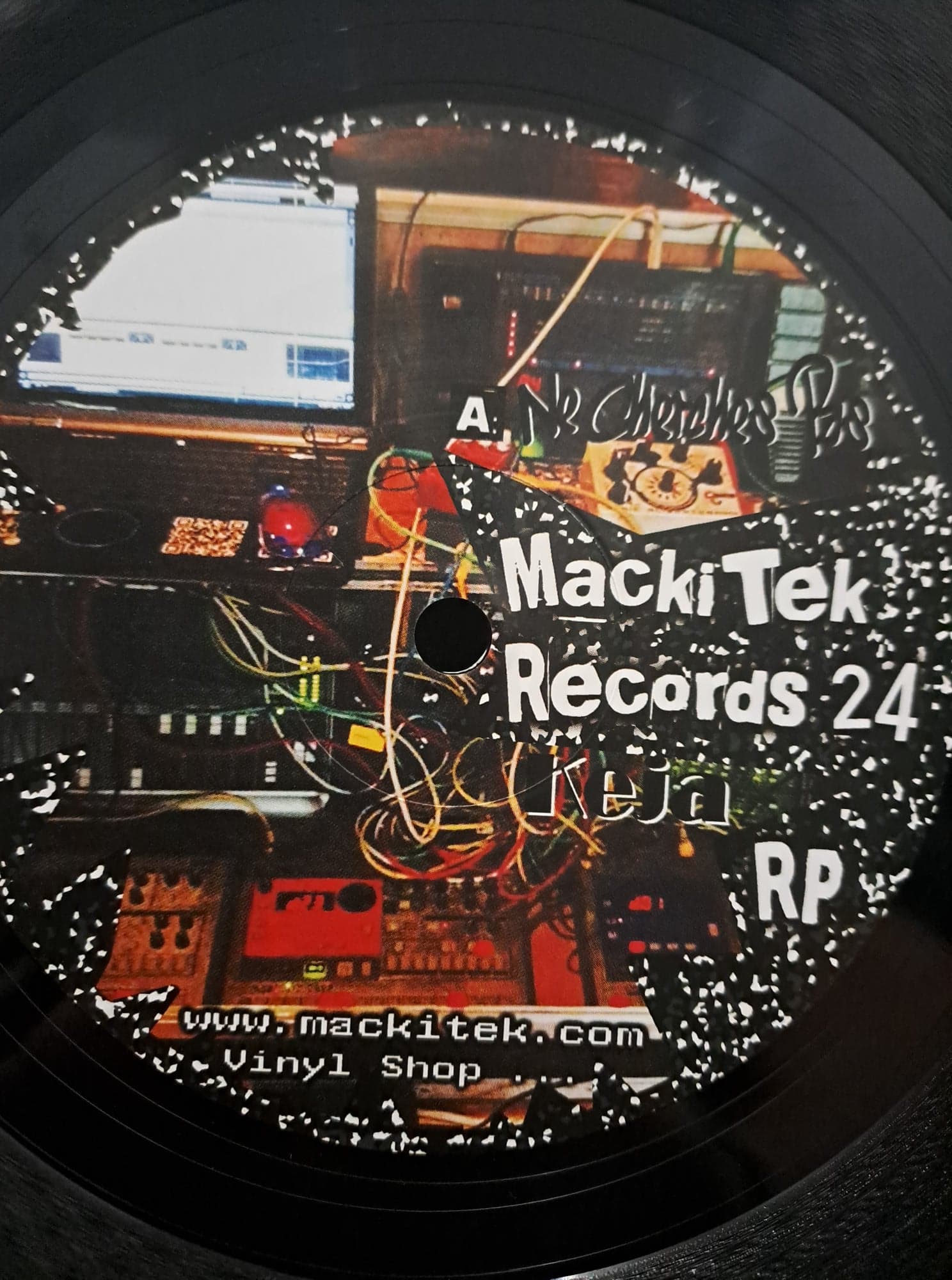 Mackitek 24 RP (dernières copies en stock) - vinyle tribe